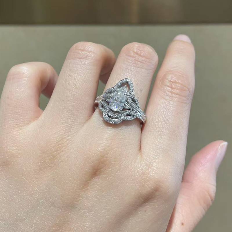 Affordable Luxury梨形Women's RingS925银镀白金定制选款主石Moissanite1.5ct/副石高碳钻